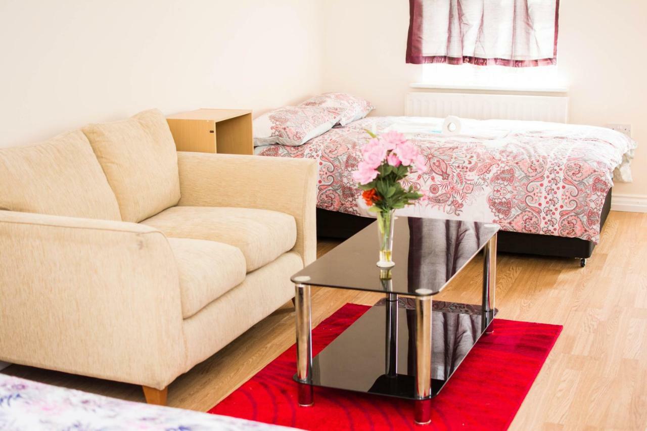 Queen Guest House Джилингам Екстериор снимка
